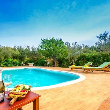 Sardinia Family - Anita & Chanel With Private Pool
