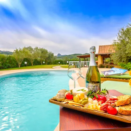 Villa Sardinia Family - Anita & Chanel With Private Pool *
