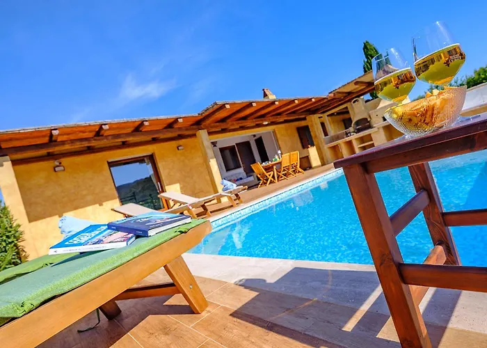 Sardinia Family - Anita & Chanel With Private Pool וילה