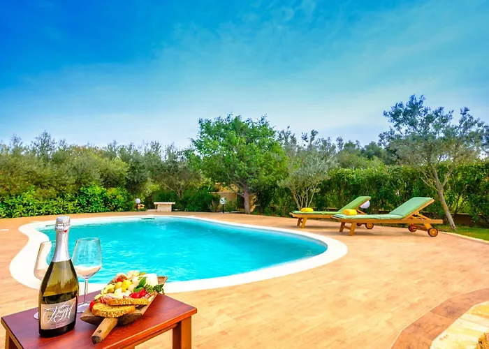 Sardinia Family - Anita & Chanel With Private Pool