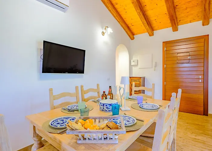 Sardinia Family - Anita & Chanel With Private Pool וילה